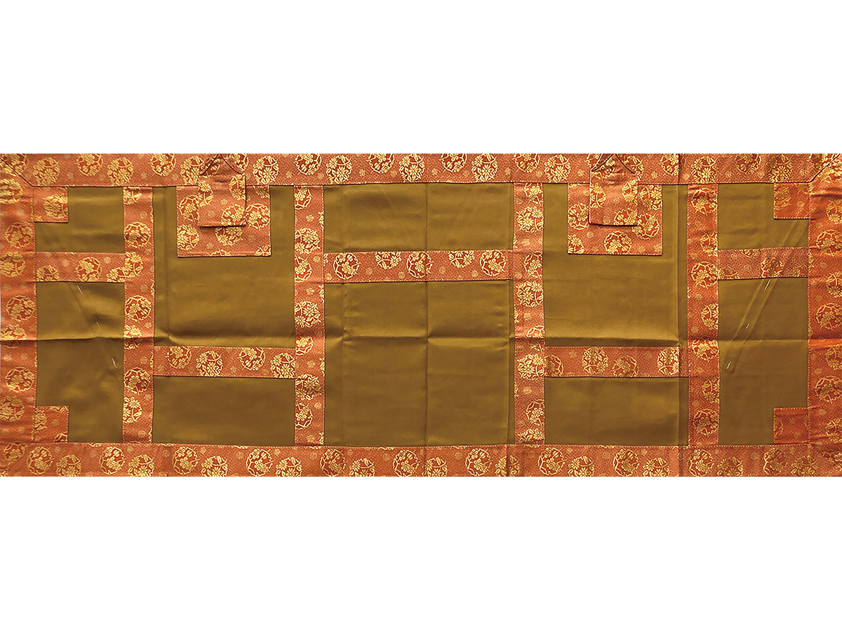 【完売】茶木蘭羽二重重目台緋紗綾型菊に梅丸縁割切　裏無