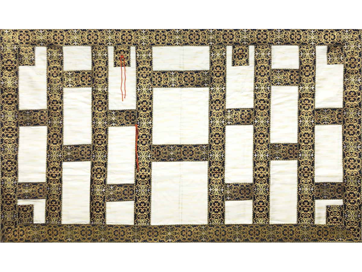 白茶霞台紺金通花火唐草縁七條　丸紋緞子裏付