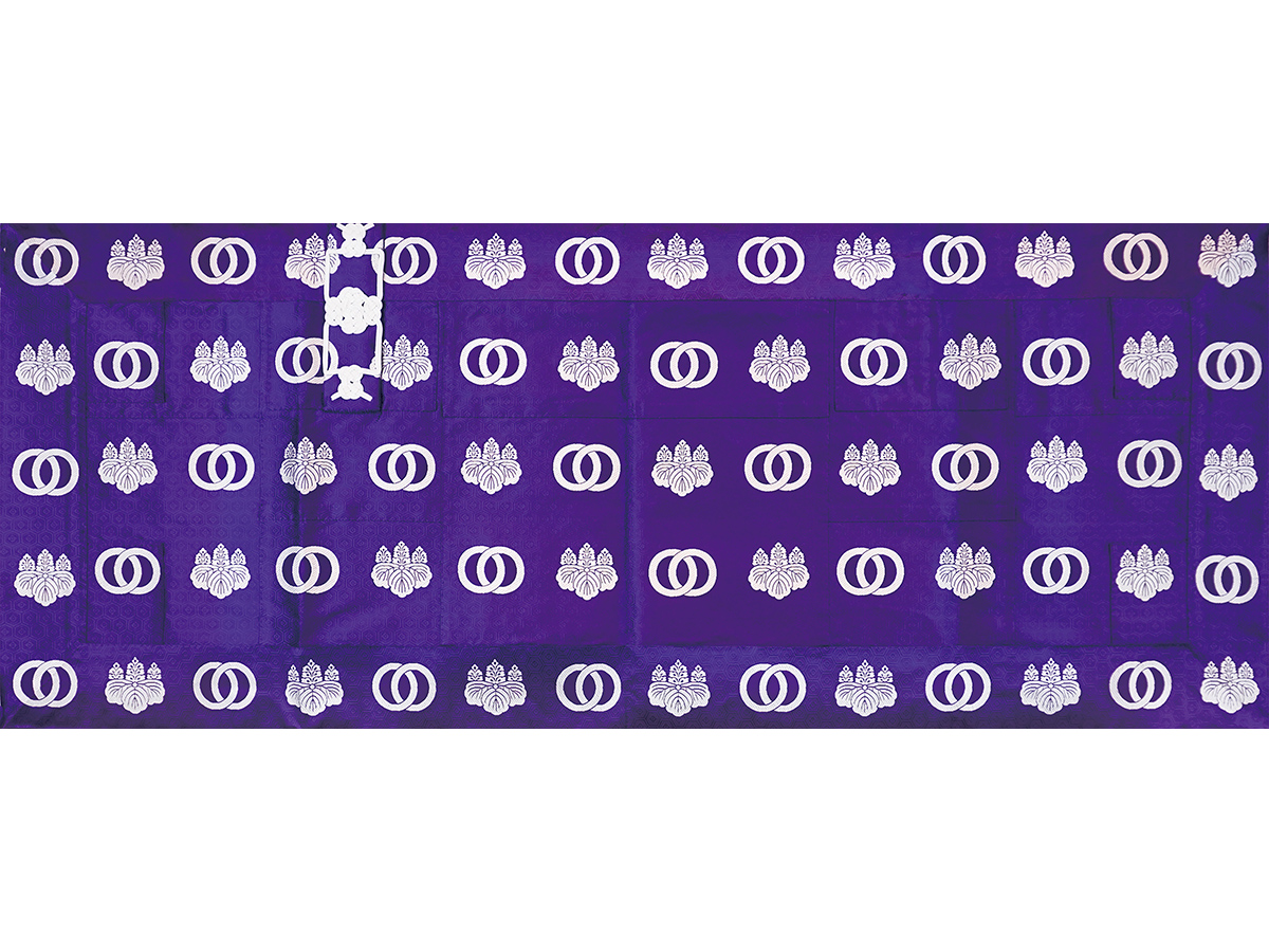 冬明るい紫亀甲地紋輪違五七桐紋白五條（手織）【注】小紐が輪違/五三桐紋