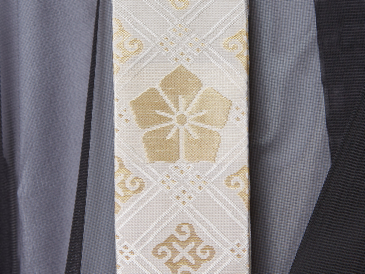 白鼠金紗格子華紋折五條　桔梗紋