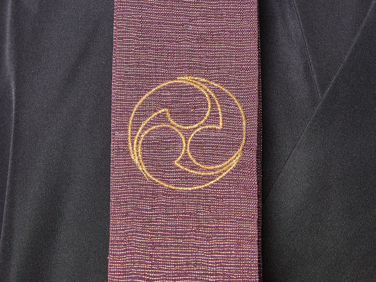 古代紫綴砂子影紋折五條　桐巴紋
